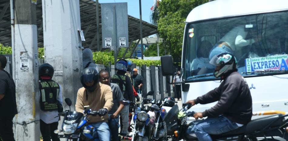 Paradas de motoconchos crecen sin control y dejan sin respuesta su regulación
