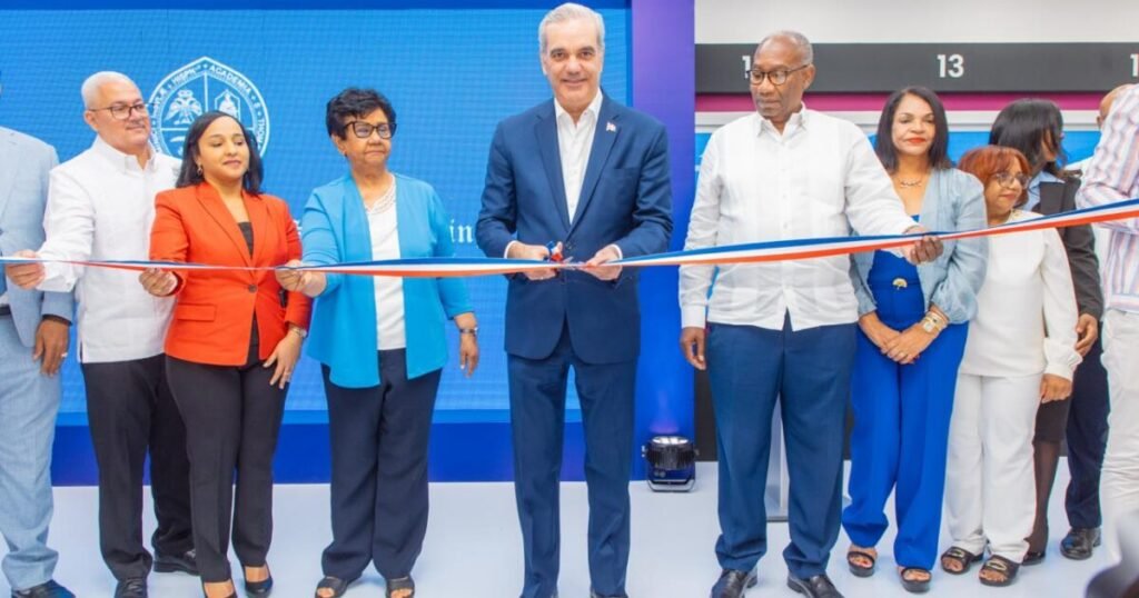 Abinader lidera en la UASD la entrega de nuevas obras con inversiones estatales