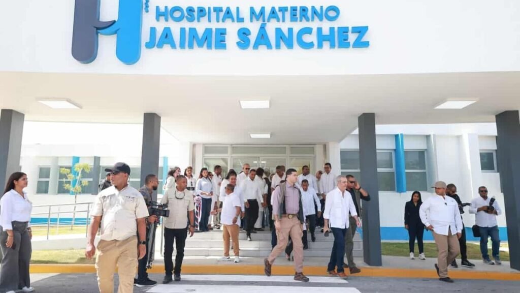 Barahona estrena 15 UCI pediátricas y Abinader anuncia más hospitales para el sur