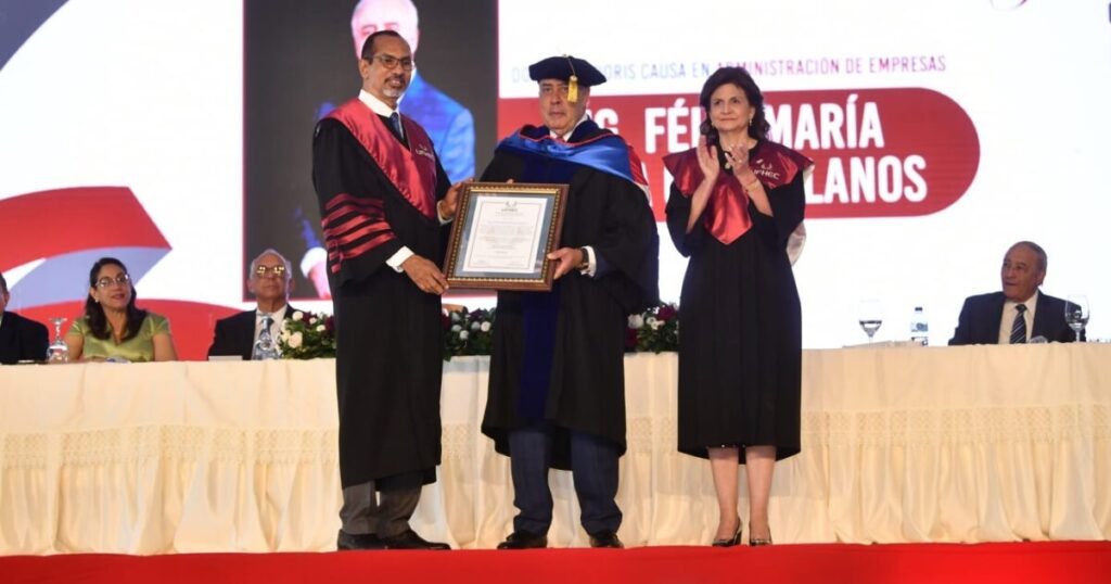 Raquel Peña encabeza ceremonia de la UFHEC con reconocimiento a Félix María García Castellanos