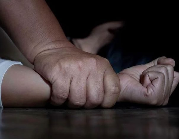 Caso de violencia en Gascue queda bajo escrutinio judicial mientras avanza medida contra imputado
