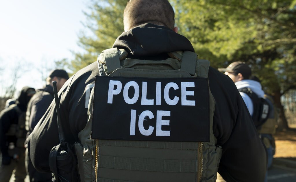 Detienen en Texas a un agente de ICE por el disparo a un migrante venezolano en Minnesota