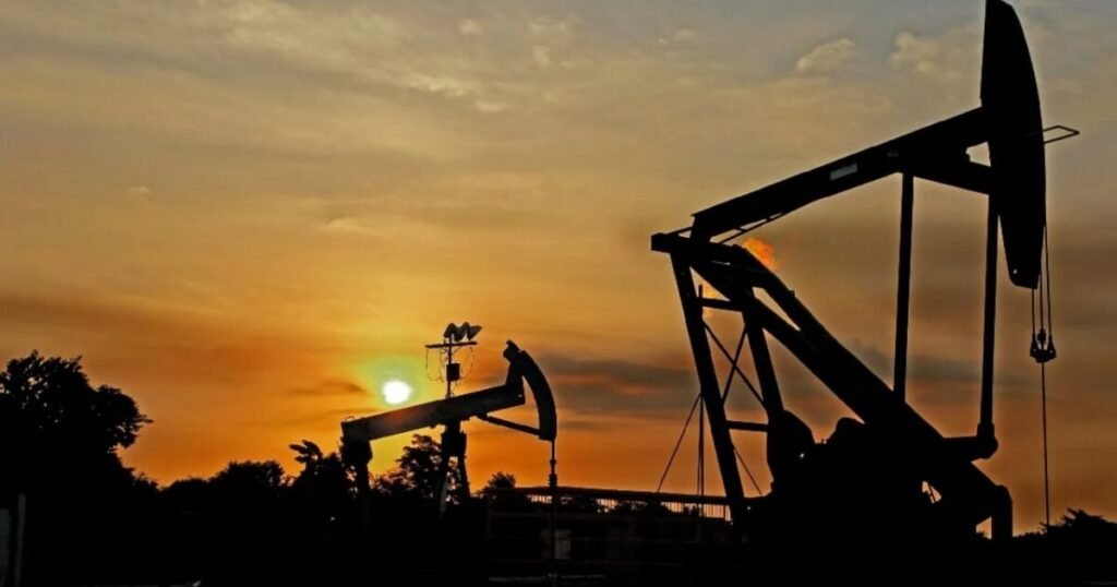 Caída del petróleo abre alivio, pero mantiene la presión para vigilar el impacto real en los costos