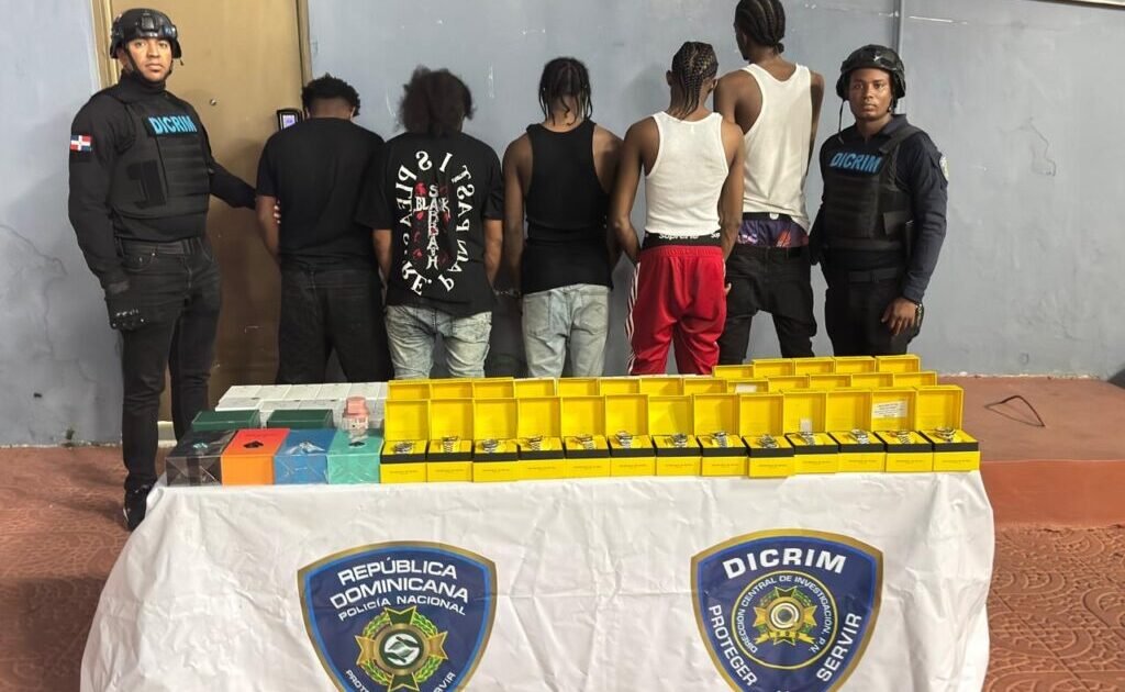 DICRIM desmantela en Villa Francisca una red de fraudes electrónicos y arresta a cinco personas