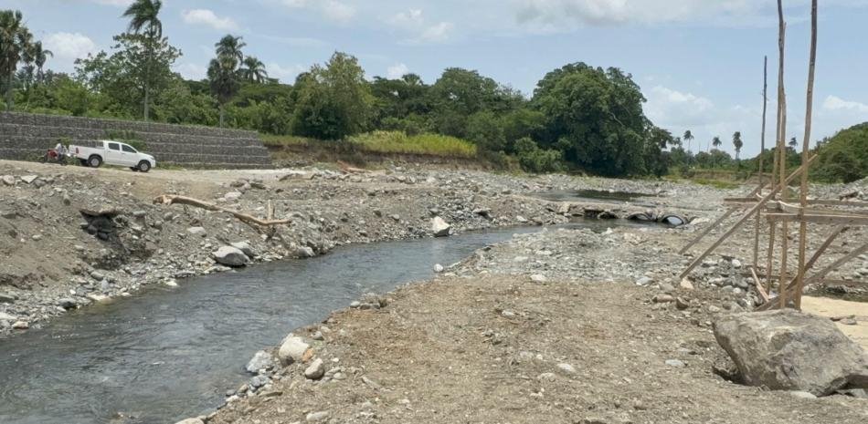 Medio Ambiente confirma que sigue la extracción ilegal de arena en el Camú pese a los operativos