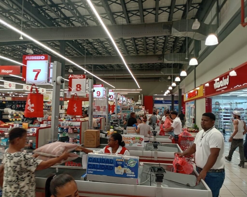 El Día de las Madres impulsa compras en Puerto Plata en medio de quejas por la economía