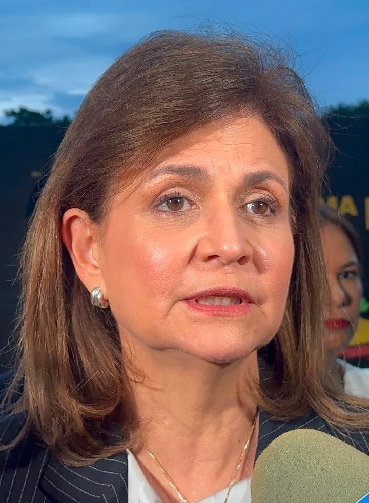 Gobierno reconoce presión de la crisis internacional sobre los precios y evalúa nuevas medidas
