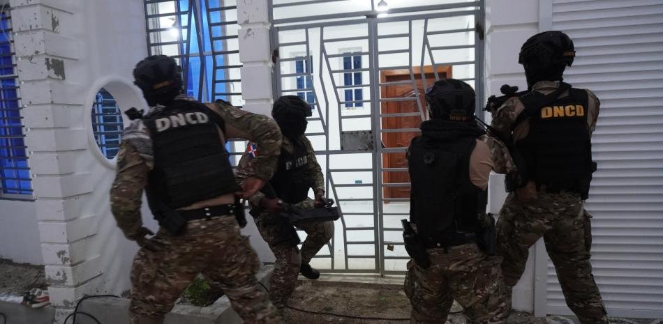 Dos arrestados en Barahona por el alijo de 1.7 toneladas y crecen las dudas sobre la red en el sur