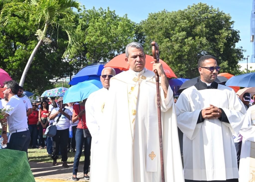 Procesión de Corpus Christi recorre calles de Santo Domingo y vuelve a poner el foco en el uso del espacio público