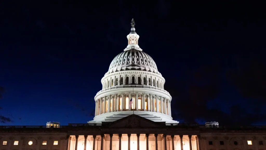 La Cámara de Representantes avala una resolución para frenar la acción militar contra Irán y aumenta la presión sobre Trump
