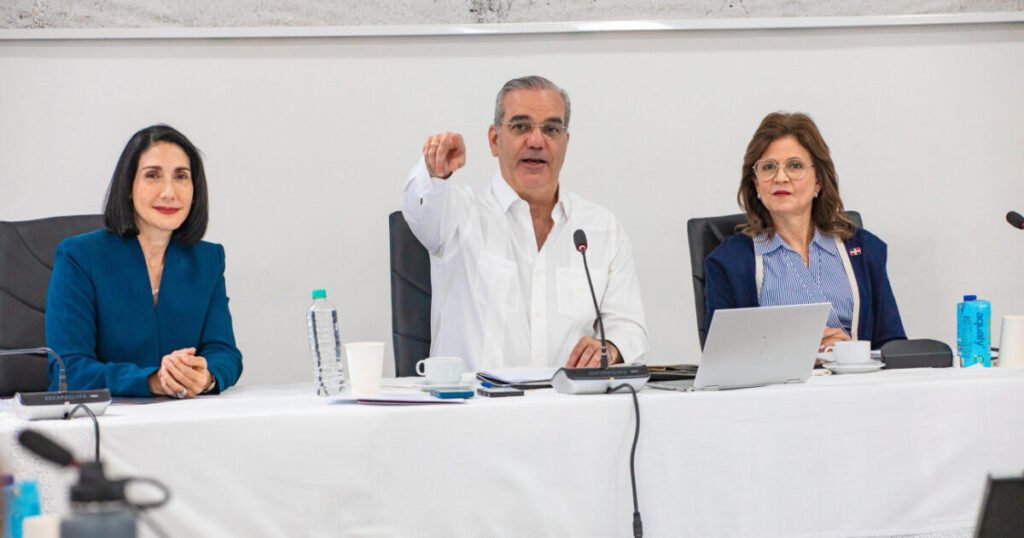 Abinader y Peña encabezan en Santiago un balance de más de 200 obras y compromisos pendientes