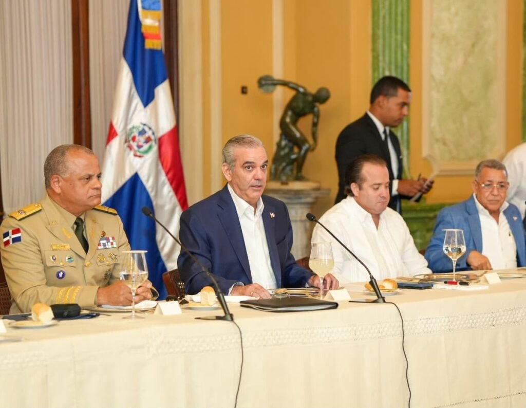 Abinader advierte a bandas armadas haitianas y refuerza la frontera