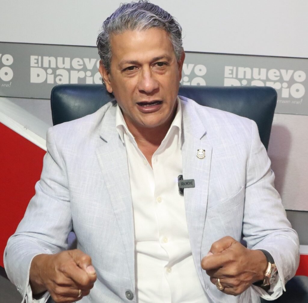 Díaz resalta el avance urbano de Santiago, pero admite que el tránsito sigue pesando