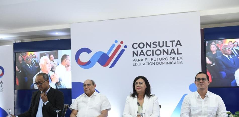 Infotep abre consulta nacional sobre la reforma educativa y el Gobierno la presenta como giro hacia lo digital