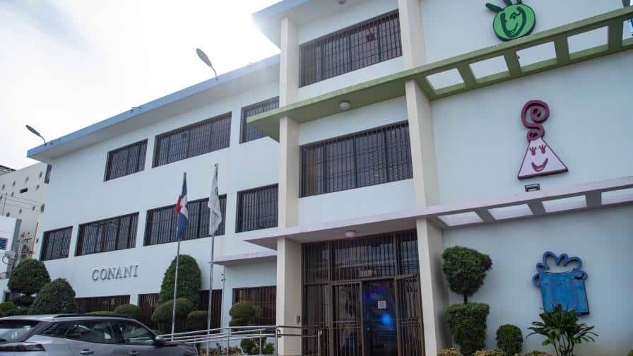 Madre de una menor investigada denuncia fallas de aviso y vigilancia en caso de adolescente bajo tutela de Conani