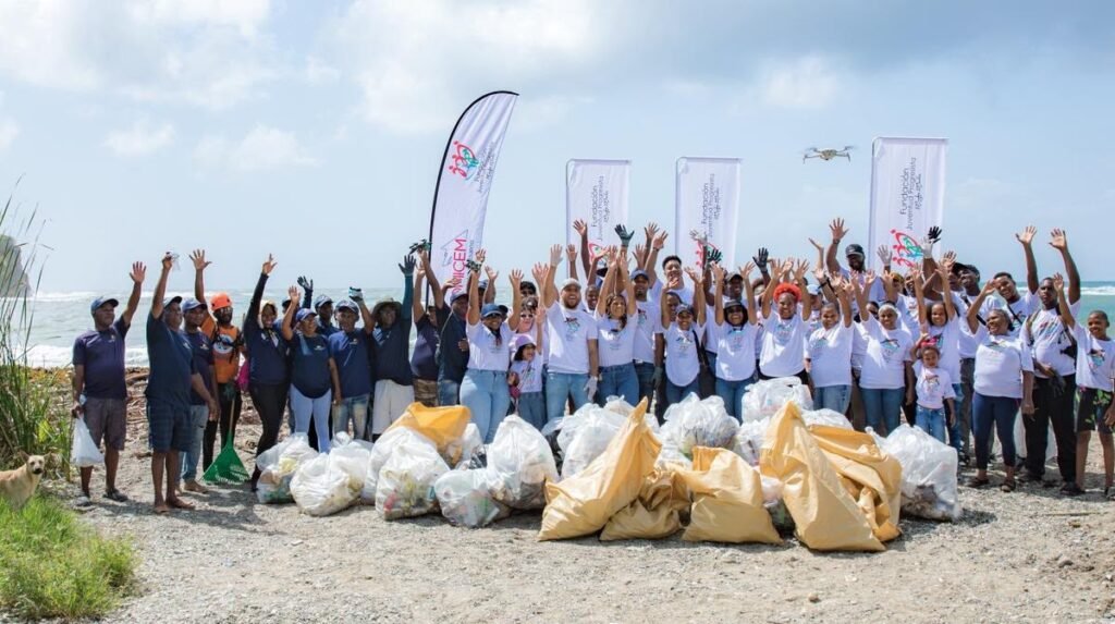 Jornada en Playa Najayo vuelve a mostrar la dependencia de voluntarios y apoyo puntual frente a la contaminación costera