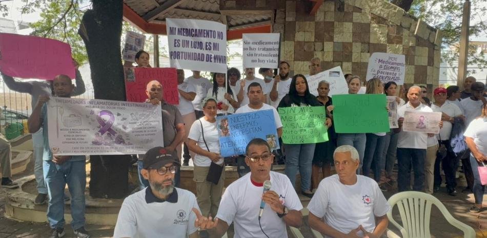 Pacientes de Alto Costo relatan ventas, hipotecas y meses de espera por sus tratamientos