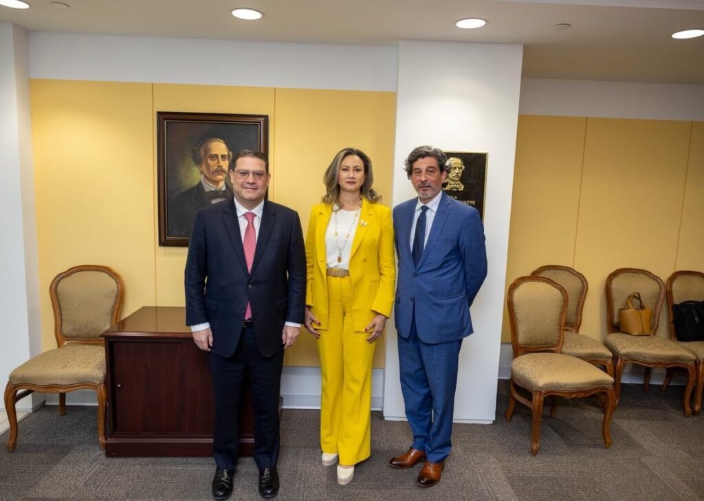 MICM y The Trust lanzan piloto de IA para 50 pymes y reavivan la presión por resultados concretos