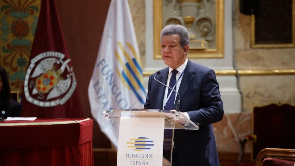 Leonel Fernández advierte que América Latina corre riesgo de rezago sin apostar por la IA y el conocimiento