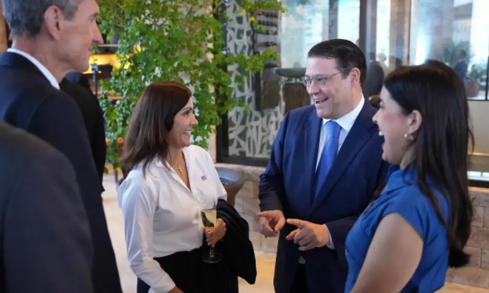 Sanz Lovatón expone al cuerpo diplomático la propuesta de inversión y comercio del país
