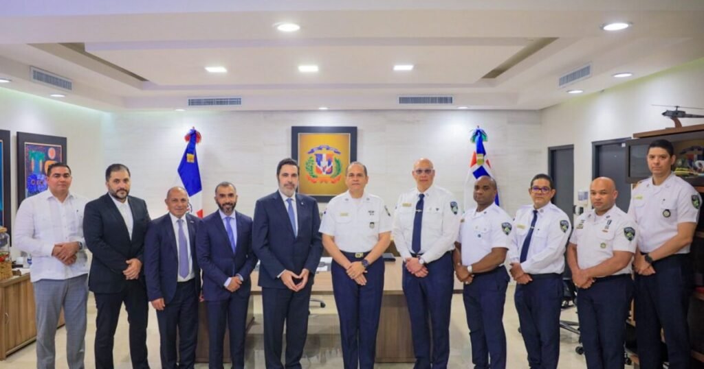 Policía y Emiratos conversan sobre cooperación en seguridad y modernización tecnológica