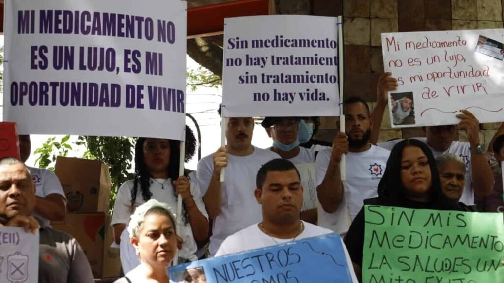 Retrasos en Alto Costo dejan a más de 100 pacientes del Cibao sin respuesta para tratar Crohn y colitis