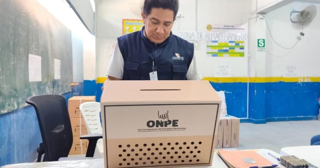 Perú abre la segunda vuelta presidencial en una jornada de alta tensión política