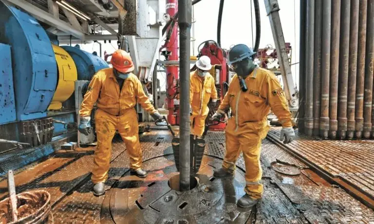 Baja el WTI mientras siguen las dudas sobre Irán y Wall Street cierra sin rumbo definido