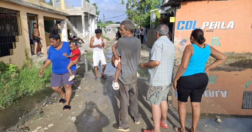 Los Trinitarios pide acción urgente por cañada y calles inservibles tras años de reclamos