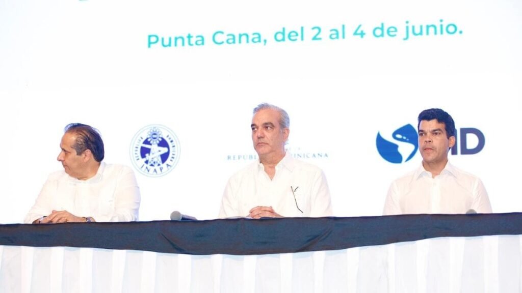 Abinader insiste en priorizar el saneamiento y destaca la obra de Verón-Punta Cana en Latinosan 2026