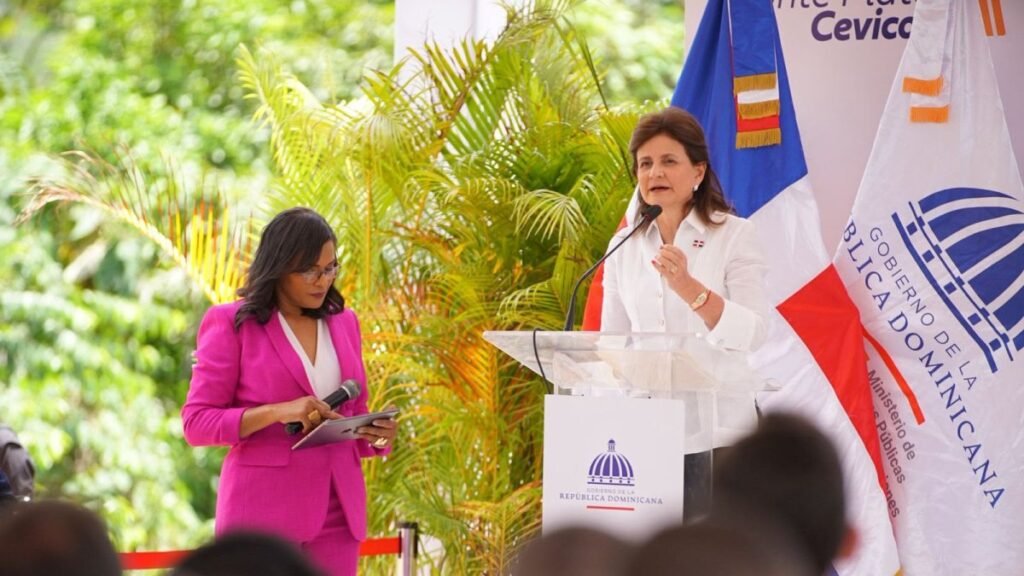 Peña recorre Monte Plata con encuentros sobre educación, ganadería y una obra escolar en Bayaguana