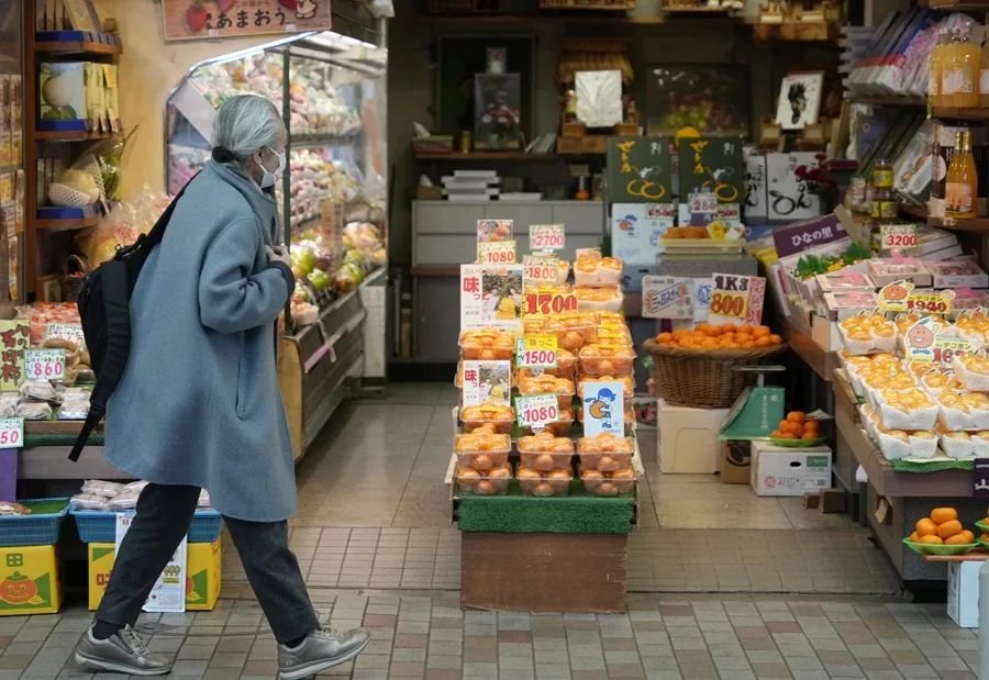 Japón sigue por debajo de la meta de inflación pese al alivio parcial en energía y a más subsidios