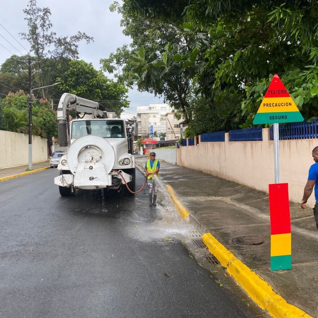 Operativos de limpieza se intensifican en el DN ante lluvias que saturan el drenaje