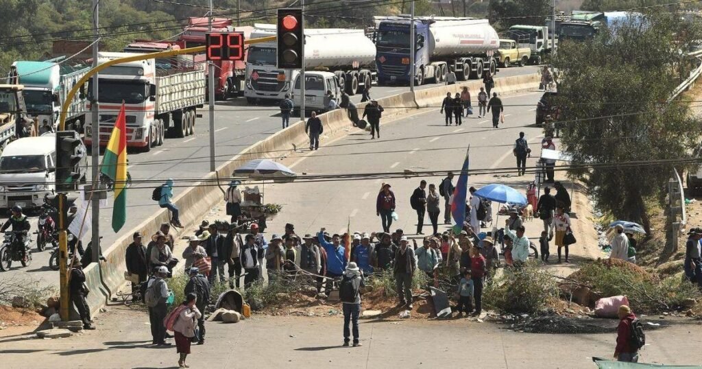Bolivia aprueba una ley que amplía las facultades de excepción y el uso militar ante las protestas