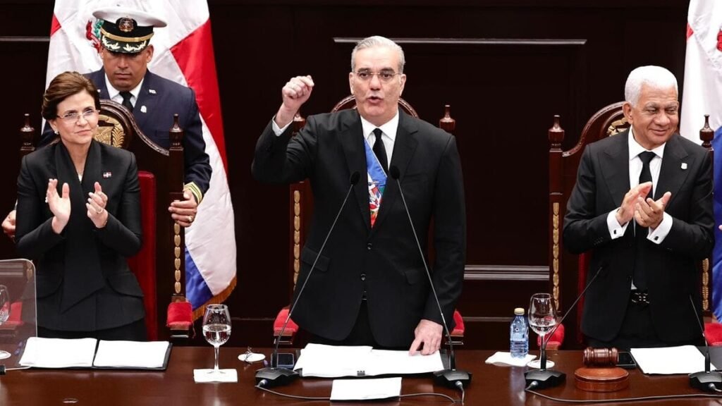 Abinader alternó anuncios espaciales, datos sociales y críticas por el apagón en su rendición de cuentas