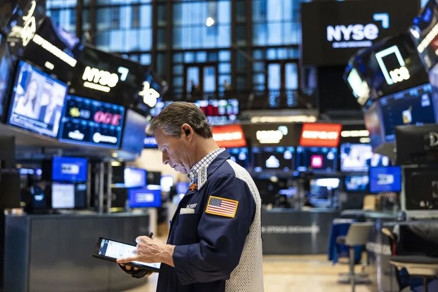 Wall Street arranca mixta: el Dow avanza 1,22 % y la tecnología lastra al mercado