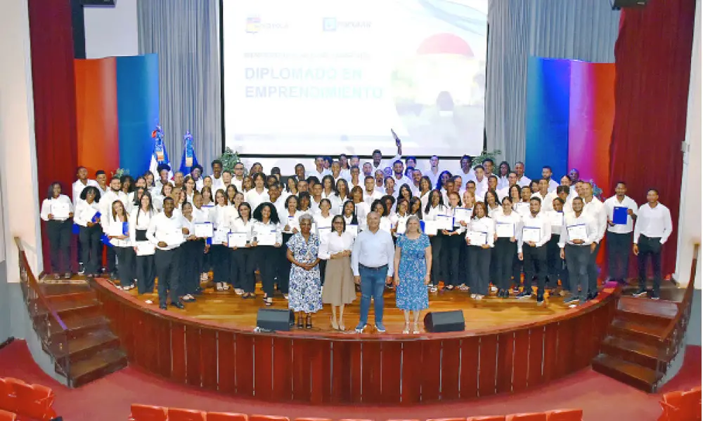 Loyola y Banco Popular cumplen diez años formando emprendedores y amplían la discusión sobre el futuro de la juventud