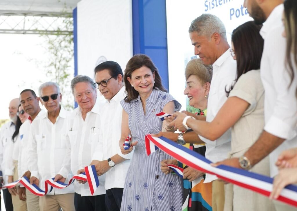 Gobierno presenta en Santiago obras y equipos por más de RD$205 millones y hace balance de su gestión