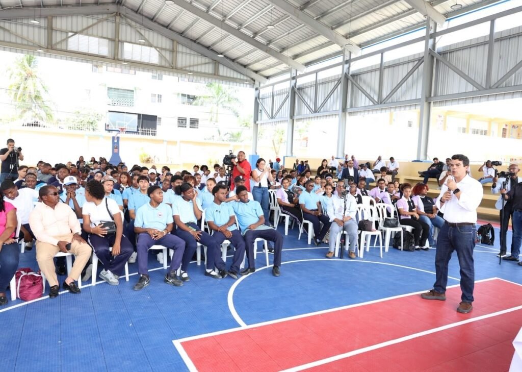 Boca Chica recibe plan de saneamiento mientras vecinos y sectores locales exigen resultados