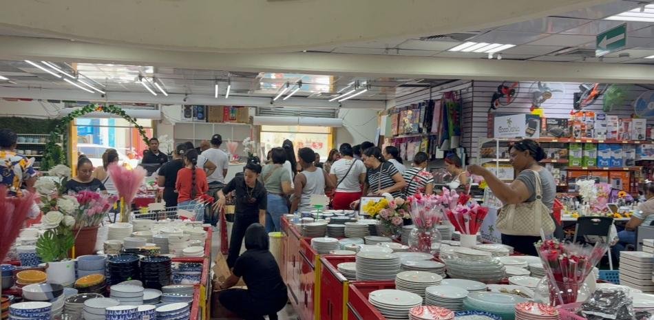 El Día de las Madres en Santiago transcurre con alzas de precios y compras más moderadas