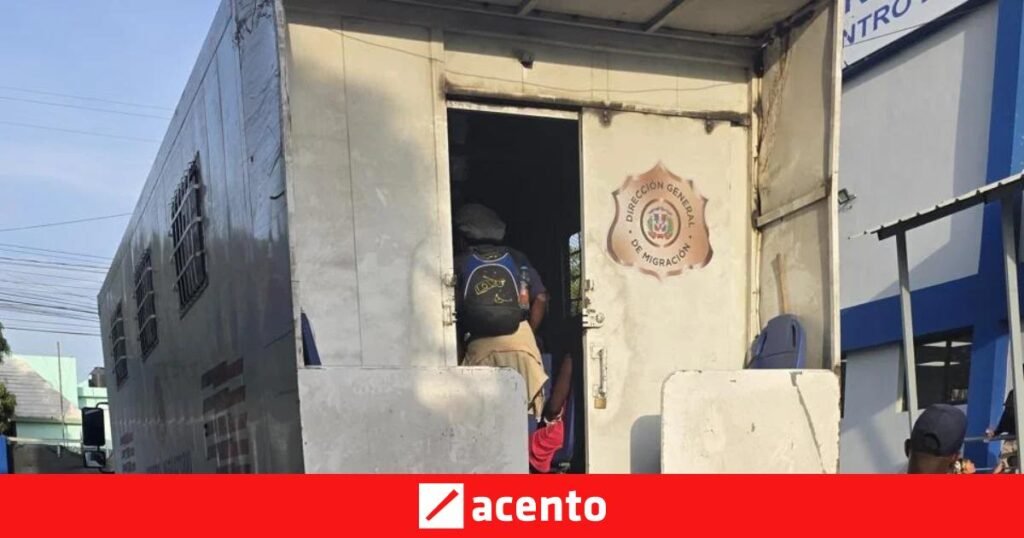 Migración detiene a dos colaboradores por traslado irregular en vehículos oficiales