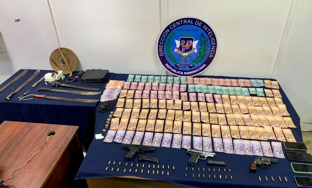 Arrestan a seis en Santiago y en operativos por ciberfraudes en medio de presión criminal