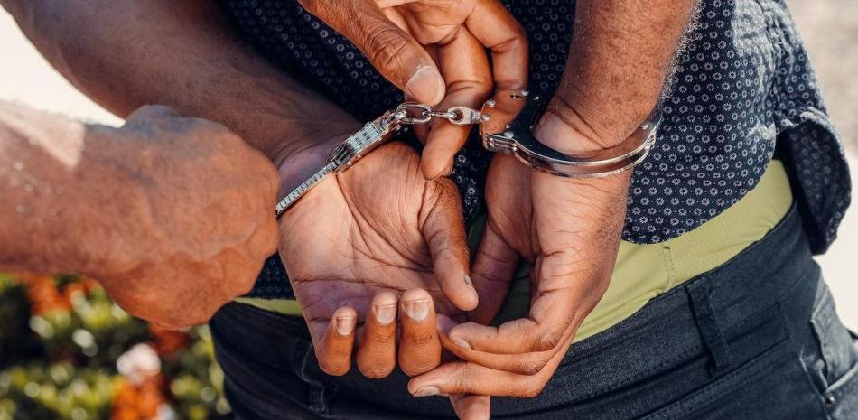 Soborno en Punta Cana: arrestan a inspector migratorio y se encienden alertas sobre el control de salidas
