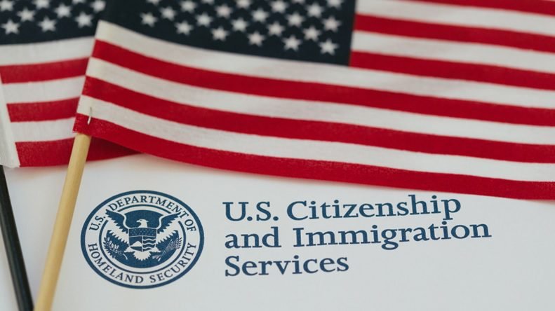 Trump intensifica la retirada de ciudadanía a 17 naturalizados y vuelve a poner bajo lupa los controles y los abusos