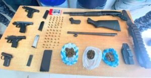 Operativos en Barahona exponen circulación de armas ilegales y drogas en la zona costera