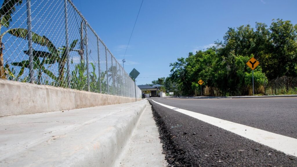 Abinader inaugura carretera en Santiago mientras EGEHID admite que parte de las obras en la Sierra sigue en proceso