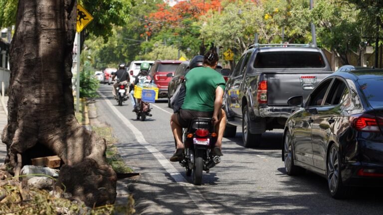 Ciclovía de la Bolívar es cuestionada por escaso uso de ciclistas y falta de control