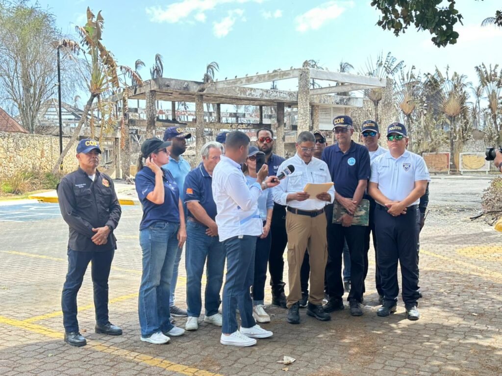 COE cierra respuesta por incendio en hotel de Bayahibe y deja el caso en manos de Turismo y Migración