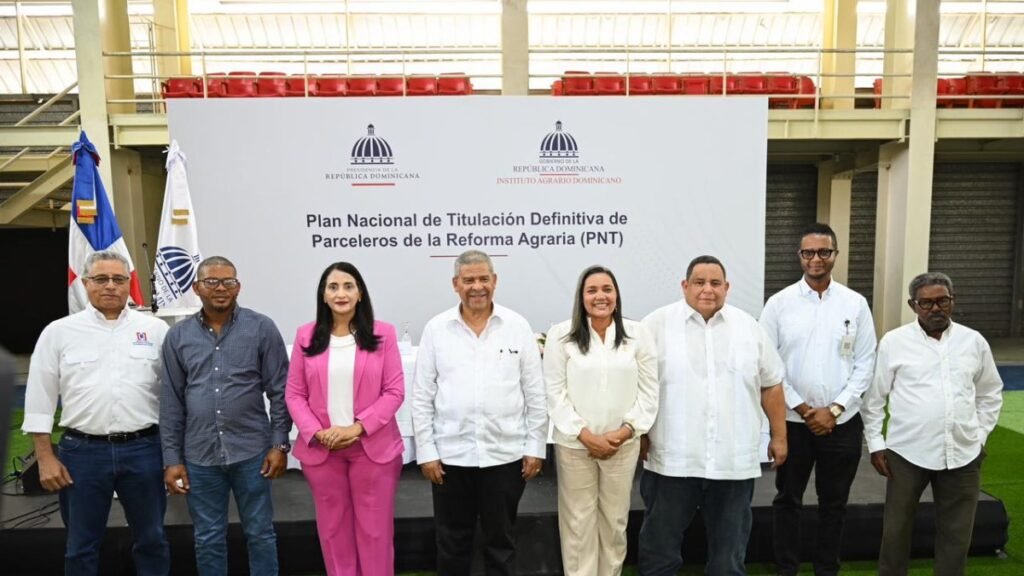 Azua pone en marcha la titulación de más de 4 mil parceleros en medio de una deuda agraria aún pendiente