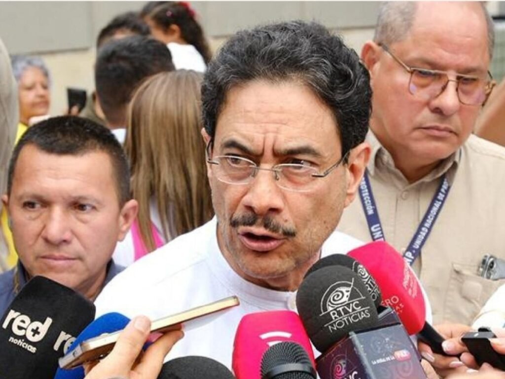 Cepeda recrudece la campaña y llama “traidor de la patria” a De la Espriella a nueve días de la segunda vuelta